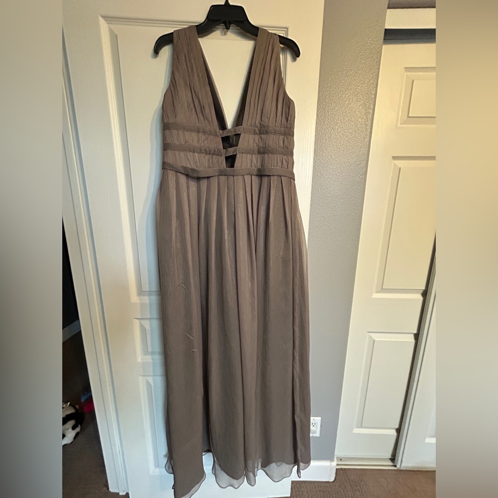 Bridesmaid/Formal dress, size 18. Boutique. Monique Lhuillier